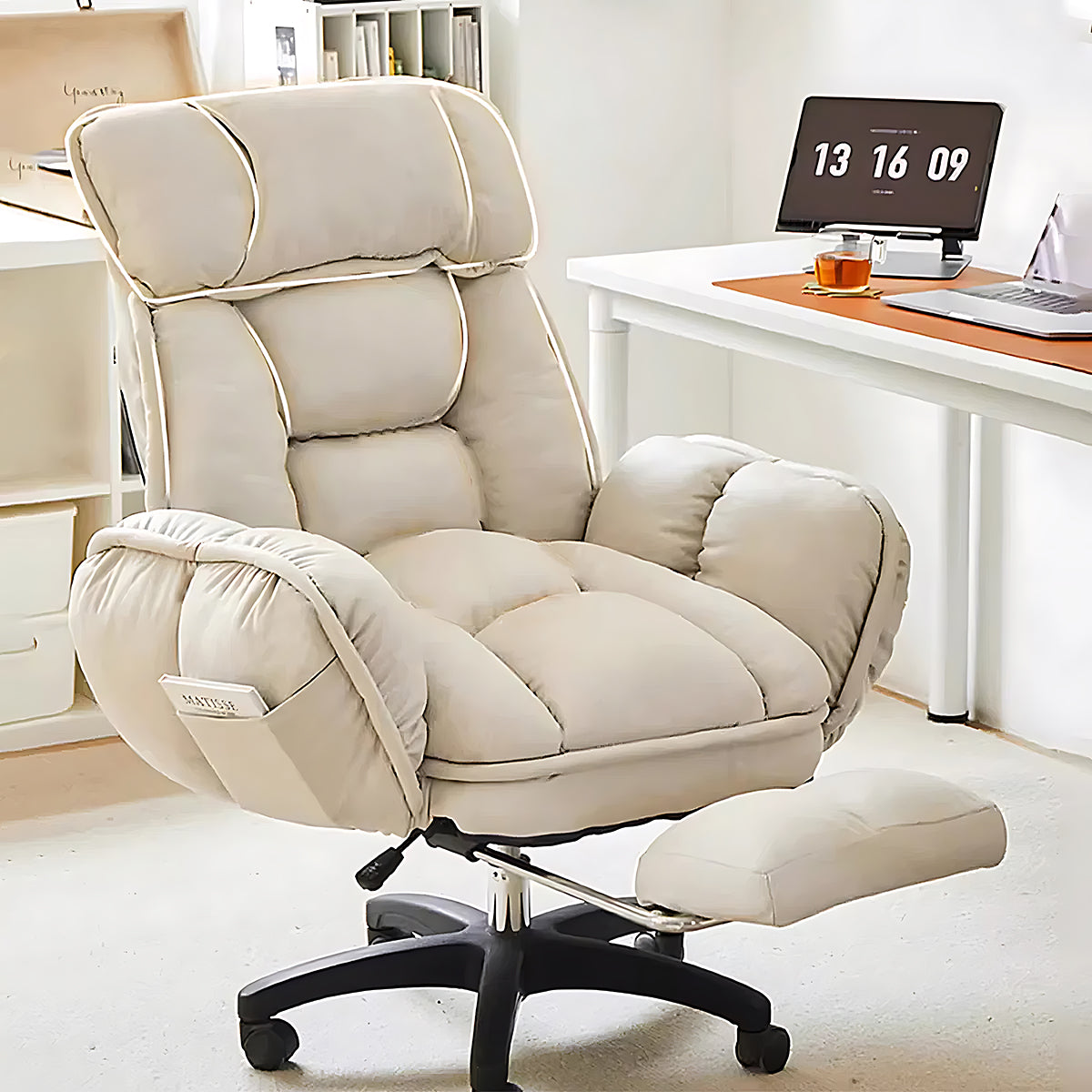 ArvionFurn Ergonomic Gaming Chair with Footrest, Reclining Computer Chair for Office and Stud
